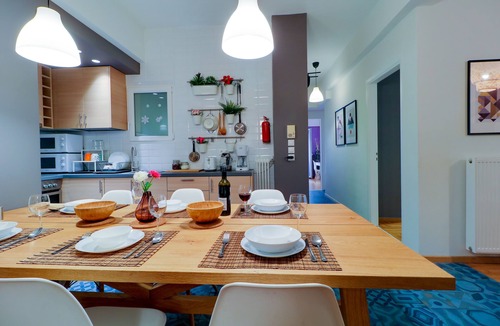 Mousio Apartment | 25 Guests: 3 Apts, Near Metro!