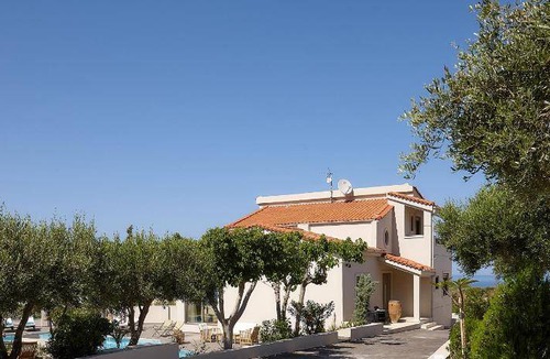 Koutouloufari Hotel | 250 m² Hotel ∙ 4 bedrooms ∙ 8 guests