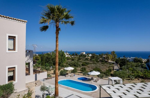 Tria Monastiria Villa | 250 m² Villa ∙ 6 bedrooms ∙ 16 guests
