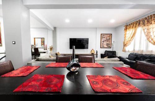 Evosmos Villa | 250 m² Villa ∙ 6 bedrooms ∙ 16 guests