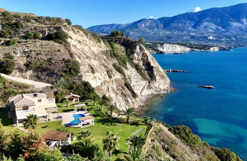 Leivathos Villa | 255 m² Villa ∙ 4 bedrooms ∙ 9 guests