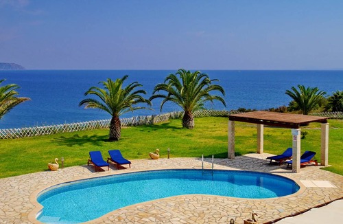 Leivathos Villa | 255 m² Villa ∙ 4 bedrooms ∙ 9 guests
