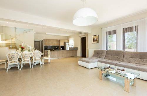 Almyrida Villa | 256 m² Villa ∙ 5 bedrooms ∙ 11 guests