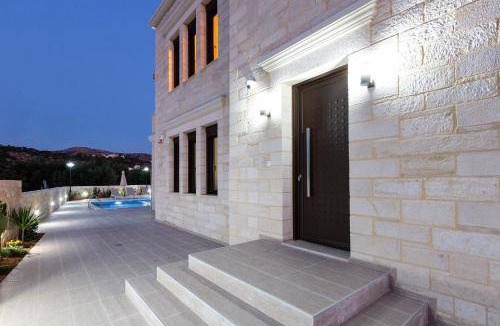 Almyrida Villa | 256 m² Villa ∙ 5 bedrooms ∙ 11 guests