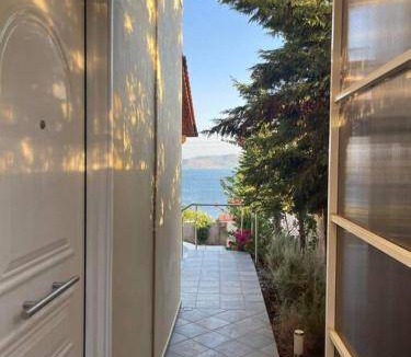 Loutsa Villa | 260 m² Villa ∙ 3 bedrooms ∙ 7 guests