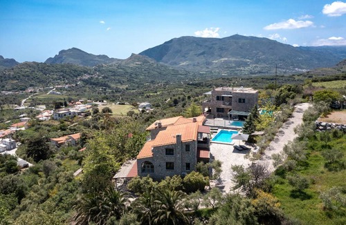 Lampini Villa | 260 m² Villa ∙ 5 bedrooms ∙ 12 guests