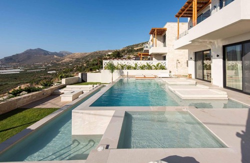 Limeniskos House | 280 m² House ∙ 7 bedrooms ∙ 16 guests