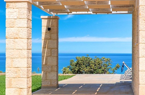 Filaki House | 280 m² House ∙ 8 bedrooms ∙ 24 guests