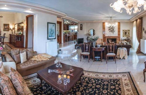 Monastiraki Villa | 280 m² Villa ∙ 5 bedrooms ∙ 10 guests