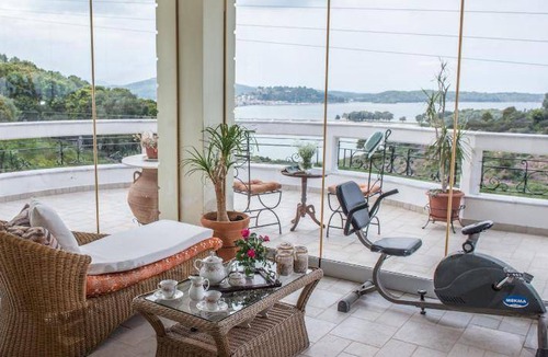 Monastiraki Villa | 280 m² Villa ∙ 5 bedrooms ∙ 10 guests