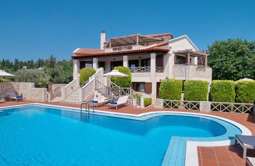 Gavalochori Villa | 296 m² Villa ∙ 6 bedrooms ∙ 13 guests