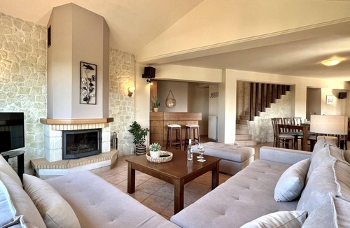 Gavalochori Villa | 296 m² Villa ∙ 6 bedrooms ∙ 13 guests
