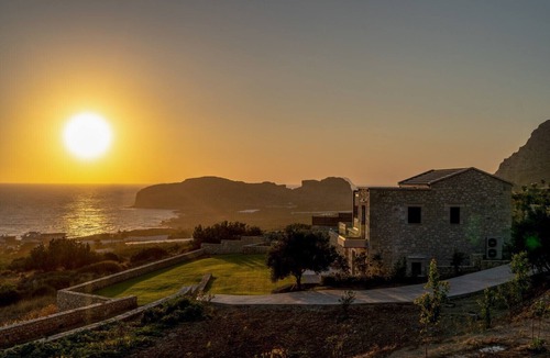 Falassarna Villa | 2Jacuzzi in & outdoor ★ 2Heated pool ★ 2Sauna ★ 14sleeps
