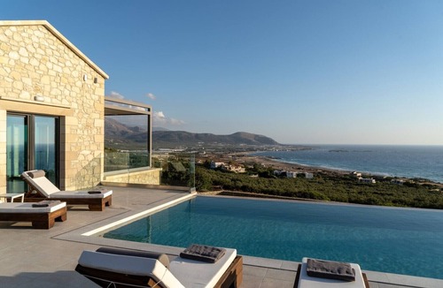 Falassarna Villa | 2Jacuzzi in & outdoor ★ 2Heated pool ★ 2Sauna ★ 14sleeps