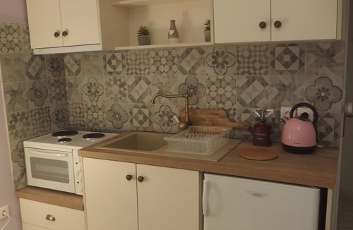 Zola Apartment | # 3 Studios Christos
