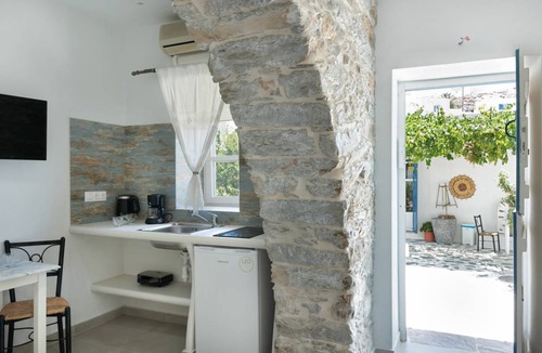 Amorgos Town Apartment | 30 m² Studio flat ∙ 1 bedroom ∙ 4 guests