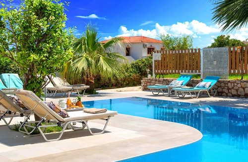Kavros House | 300 m² House ∙ 11 bedrooms ∙ 30 guests