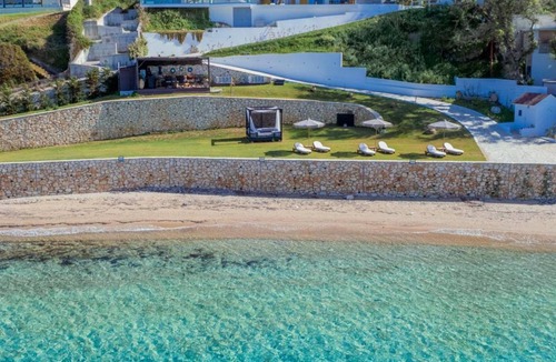 Neromilos Villa | 300 m² Villa ∙ 1 bedroom ∙ 11 guests