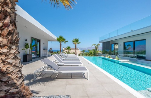 Kounoupitsa Villa | 300 m² Villa ∙ 6 bedrooms ∙ 14 guests