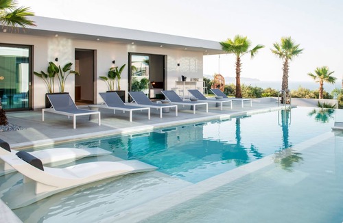 Kounoupitsa Villa | 300 m² Villa ∙ 6 bedrooms ∙ 14 guests