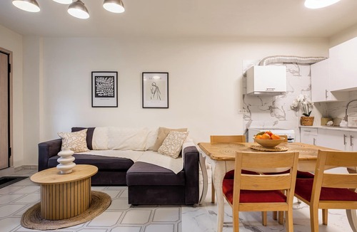 Vouliagmeni Apartment | 300 meters from the healing lake of Vouliagmenin300m vor dem Heilenden See