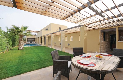 Skaleta House | 390 m² House ∙ 4 bedrooms ∙ 8 guests