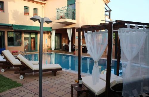 Trikala Villa | 4-seasons pool villa near Meteora