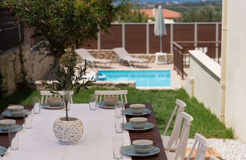 Loutra House | 400 m² House ∙ 6 bedrooms ∙ 13 guests