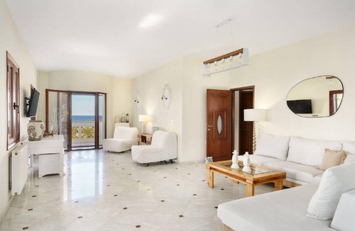 Xiro Chorio House | 400 m² House ∙ 8 bedrooms ∙ 18 guests