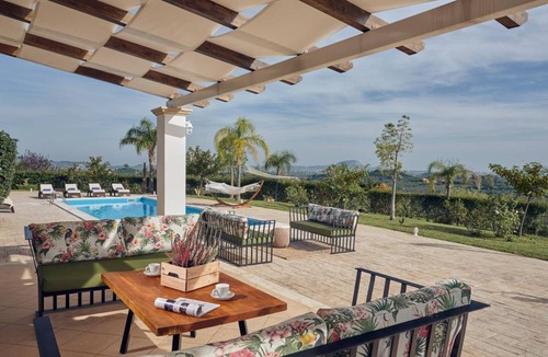 Romirion Villa | 400 m² Villa ∙ 4 bedrooms ∙ 12 guests