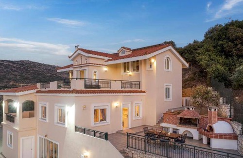 Skotino Villa | 400 m² Villa ∙ 4 bedrooms ∙ 8 guests