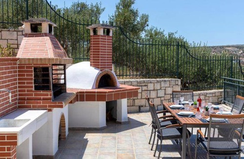 Skotino Villa | 400 m² Villa ∙ 4 bedrooms ∙ 8 guests