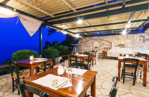 Petalidi Apartment | 45 m² Serviced apartment ∙ 4 guests