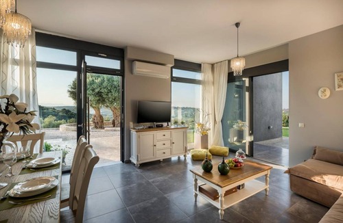 Agia Villa | 500 m² Villa ∙ 9 bedrooms ∙ 14 guests