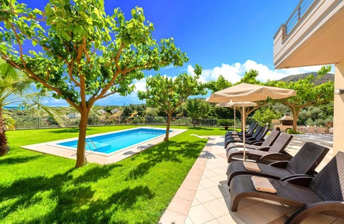 Georgioupolis House | 525 m² House ∙ 12 bedrooms ∙ 36 guests