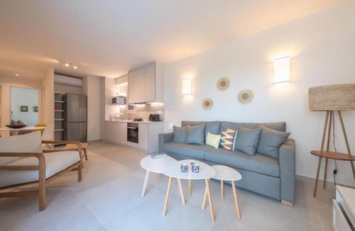 Vouliagmeni Apartment | 57 m² Apartment ∙ 2 bedrooms ∙ 3 guests