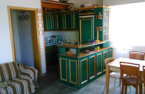 Iria Villa | 5m from the sea, family friendly, large garden with trees.