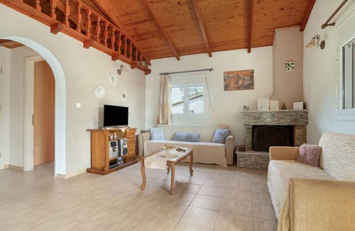 Kryoneri House | 65 m² Finca ∙ 2 bedrooms ∙ 5 guests