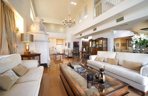 Dhafnes Villa | 650 m² Villa ∙ 7 bedrooms ∙ 12 guests