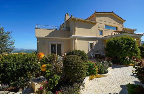 Dhafnes Villa | 650 m² Villa ∙ 7 bedrooms ∙ 12 guests