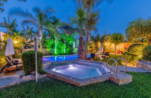 Petaloudes Apartment | 670 m² Apartment ∙ 5 bedrooms ∙ 10 guests