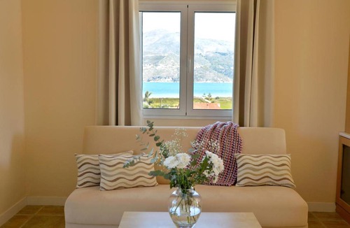 Agios Dimitrios Apartment | 70 m² Apartment ∙ 3 bedrooms ∙ 5 guests