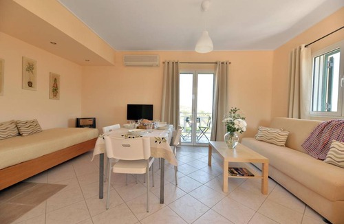Agios Dimitrios Apartment | 70 m² Apartment ∙ 3 bedrooms ∙ 5 guests