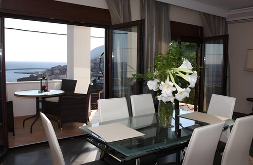 Plomari Apartment | 75 m² Apartment ∙ 2 bedrooms ∙ 8 guests