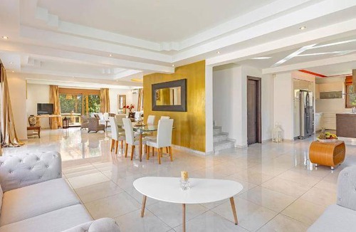 Ialyssos Villa | 900 m² Villa ∙ 9 bedrooms ∙ 20 guests