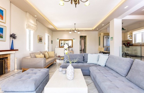 Houdetsi Villa | 90m2 Pool, Pool, basket, playground, soccer, volley and more!