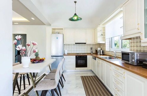 Houdetsi Villa | 90m2 Pool, Pool, basket, playground, soccer, volley and more!