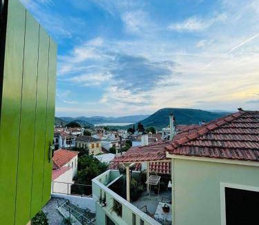 Mytilene House | 95 m² House ∙ 3 bedrooms ∙ 6 guests