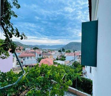 Mytilene House | 95 m² House ∙ 3 bedrooms ∙ 6 guests