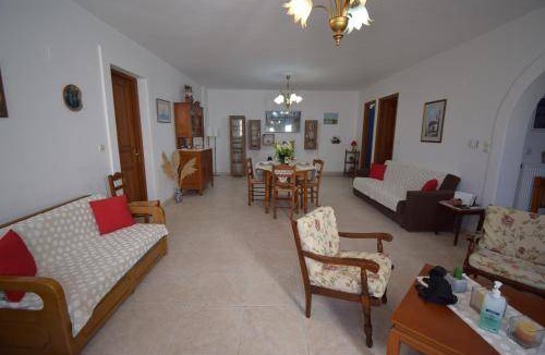 Aliki House | 95 m² House ∙ 5 guests